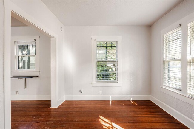 Building Photo - 217 Leland St