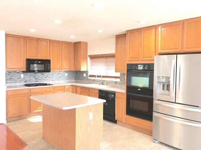 Building Photo - Spacious 4 bedroom Northern Meadows Home with Refriderated Air!