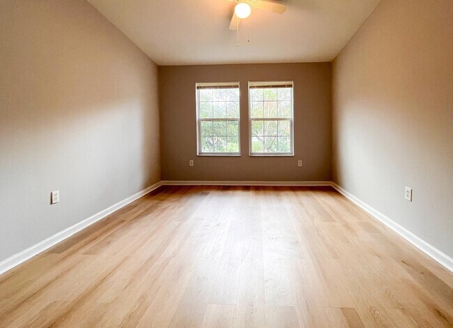 Building Photo - 5289 Stacy St