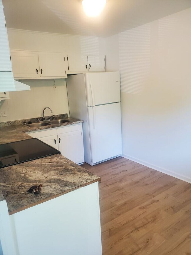 Building Photo - "Bright & Spacious 1BR/1BA with Open Conce...