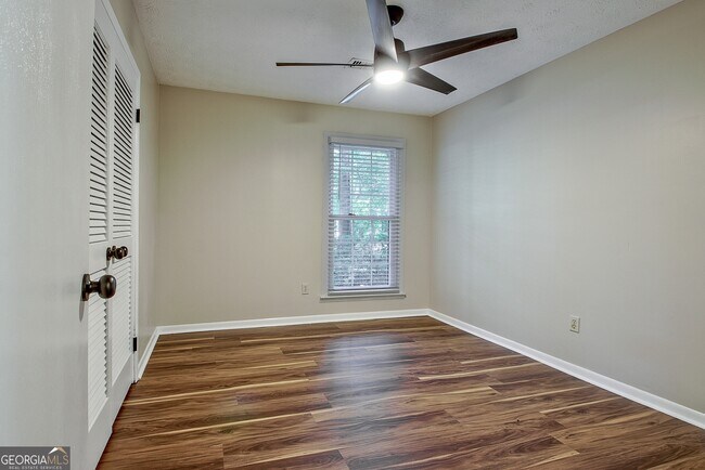 Building Photo - 11 Logwood Ln