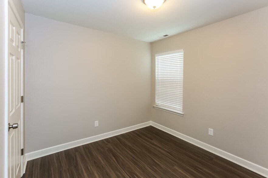 Building Photo - 4214 Broadstairs Dr SW