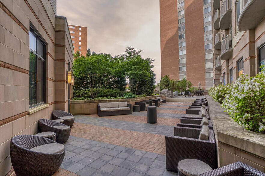 Building Photo - 1200 East-West Highway-SI FL11-ID781