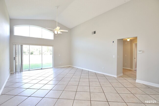 Building Photo - Stunning 3/2 Home with a Spacious 2 Car Ga...