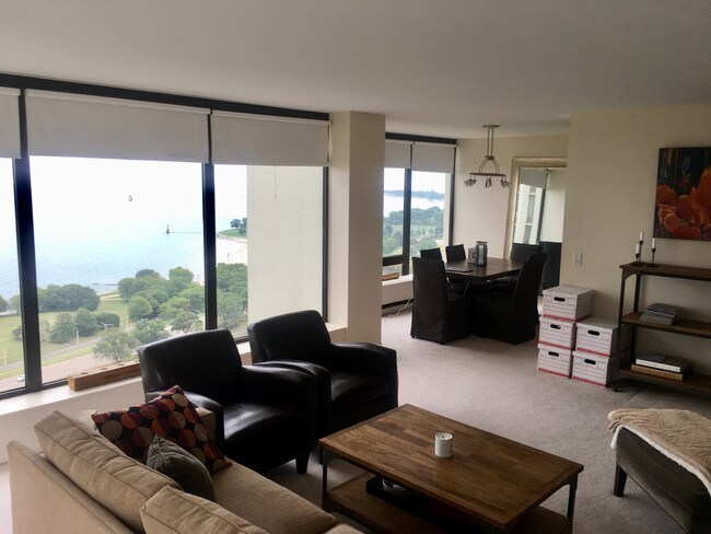 Building Photo - 5445 N Sheridan Rd