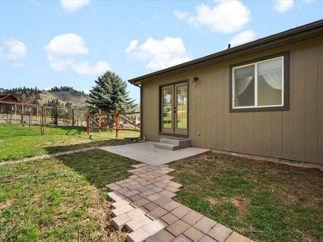 Building Photo - Spacious Single-Level Home in Wilderness Ranch