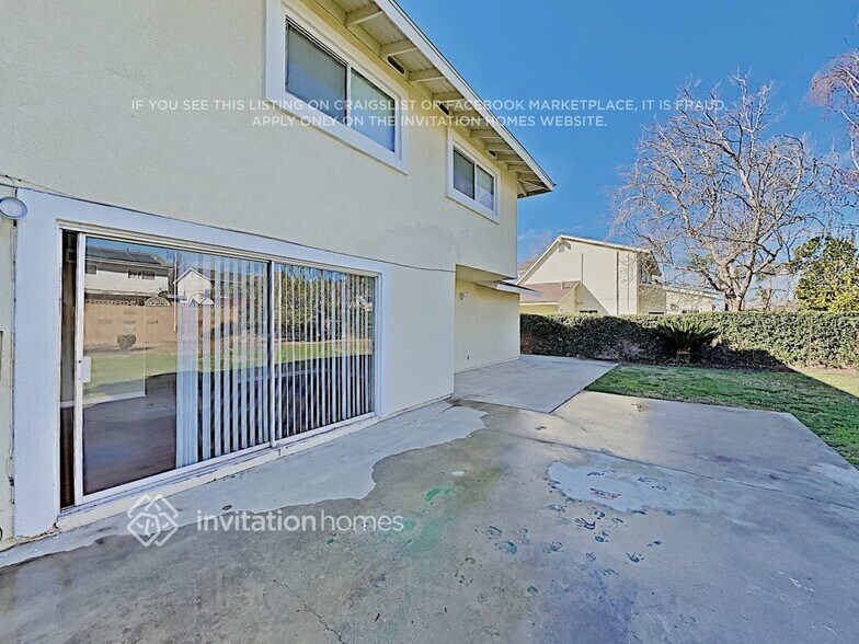 Building Photo - 2051 Kasten St