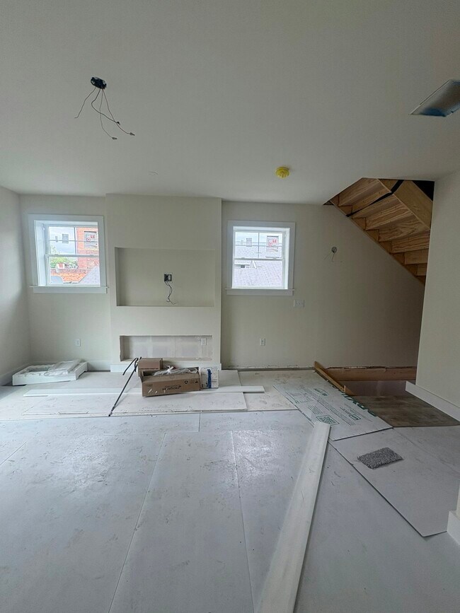 Building Photo - 216 Hull Ave