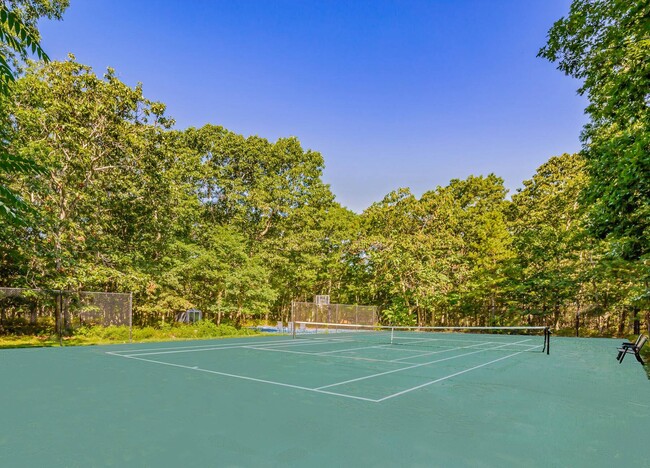 Building Photo - 528 Wainscott NW Rd