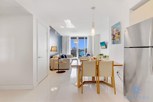 Building Photo - 2602 E Hallandale Beach Blvd