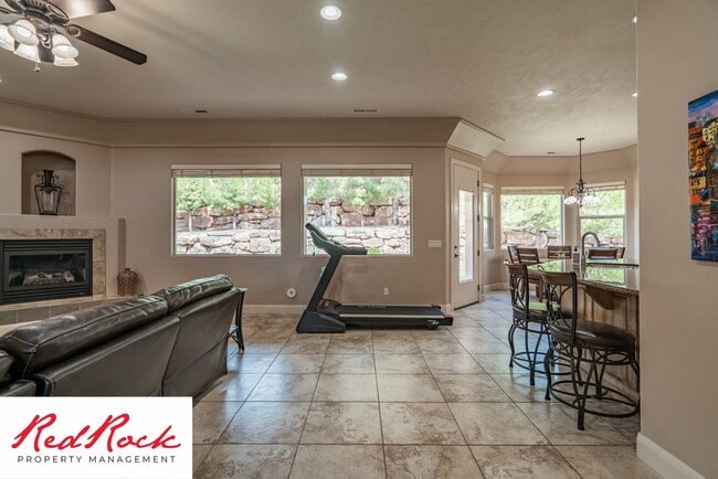 Building Photo - Minimally Furnished home in Little Valley!