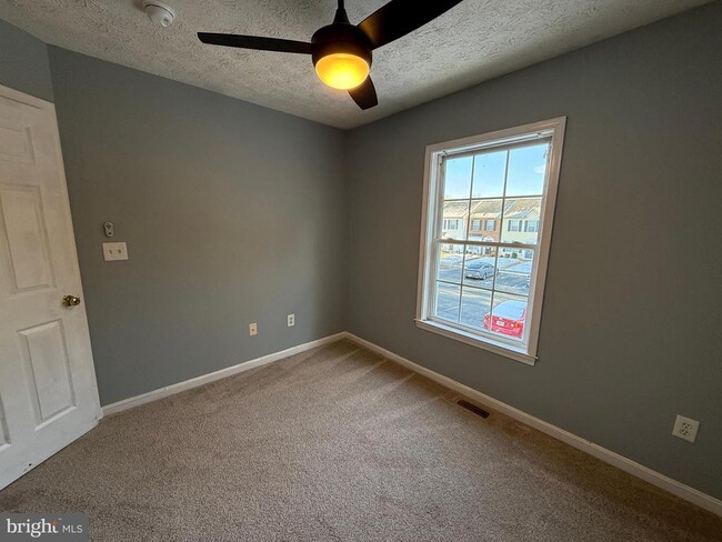 Building Photo - 10500 Boxmeer Ct