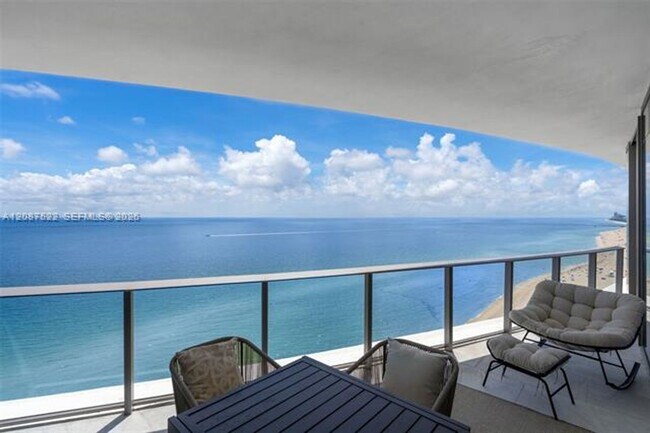 Building Photo - 15701 Collins Ave