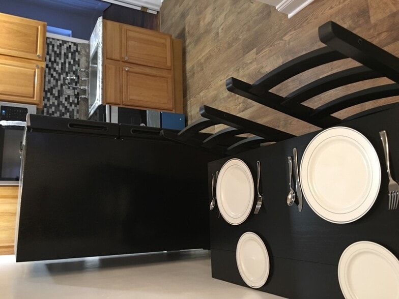 Building Photo - 1535 Sellers St