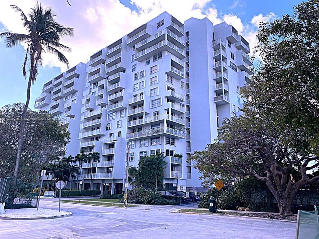 Building Photo - 150 SE 25th Rd