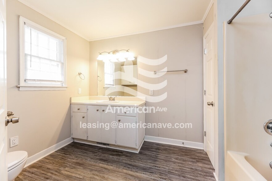 Building Photo - 517 Wildwood Dr