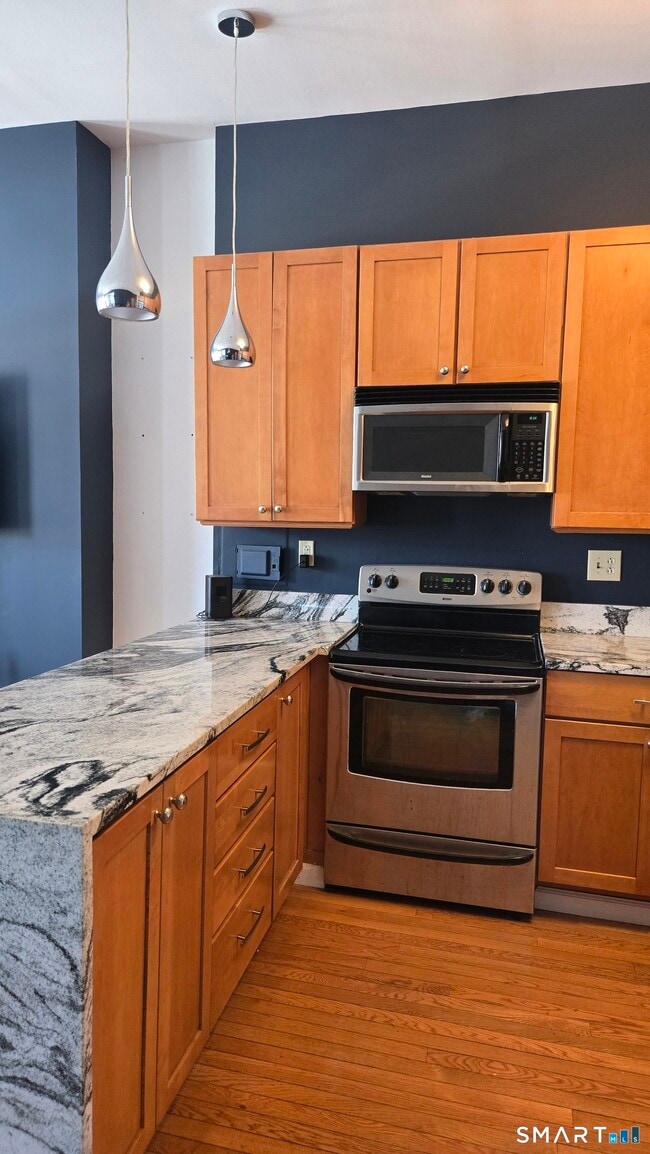 Building Photo - 556 Chapel St