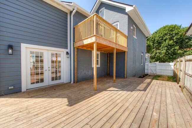 Building Photo - 701 Lincoln St