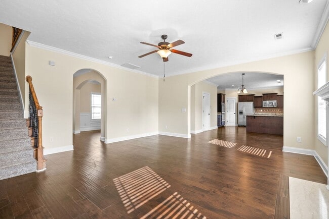 Building Photo - Pet Friendly Four Bedroom with Bonus!