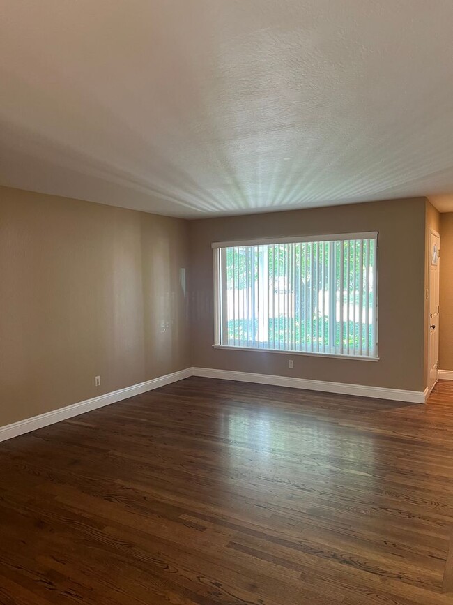 Building Photo - BEAUTIFUL 4 BED CARMICHAEL HOME WITH POOL!!