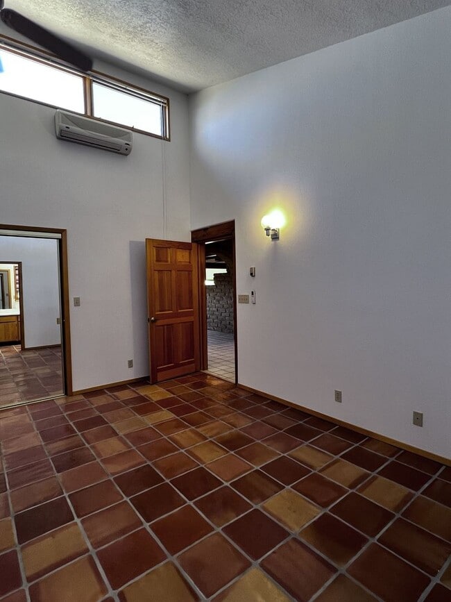 Building Photo - 5 Oriente Ct