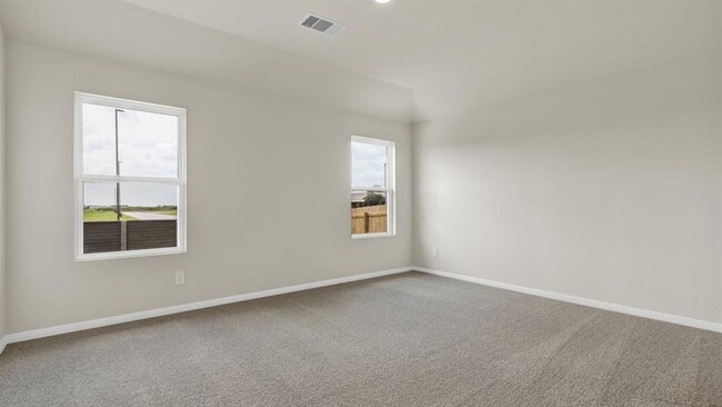 Building Photo - 332 St Thomas St