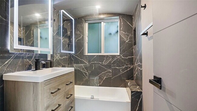 Building Photo - 5650 Pine Tree Dr