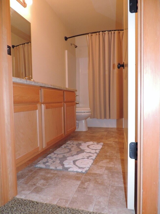 Building Photo - Beautiful 3bedroom 2 bath townhouse FOR SALE in Tioga,ND