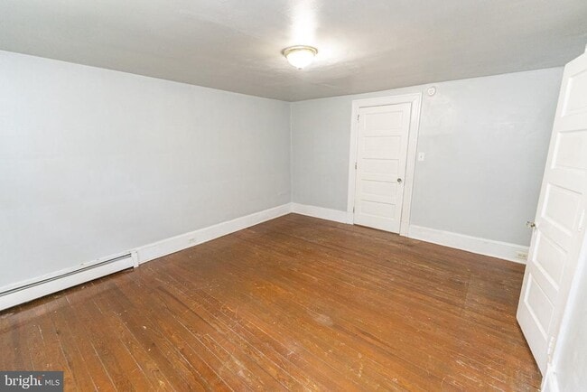 Building Photo - 733 Camden Ave