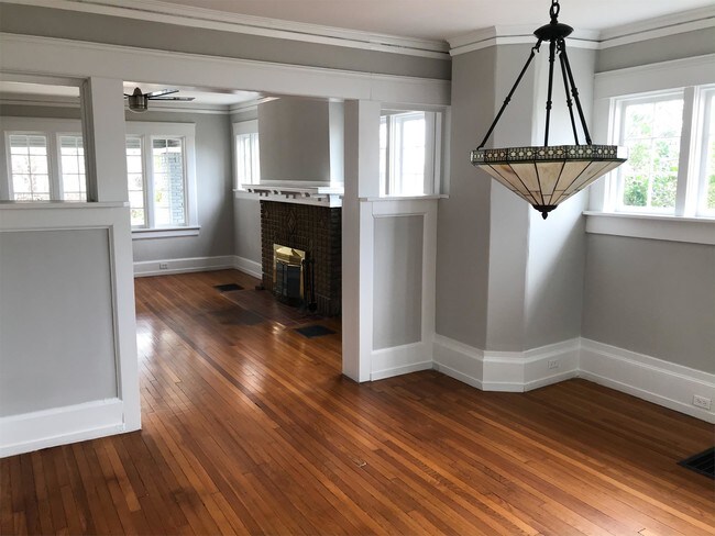 Building Photo - 819 29th St S