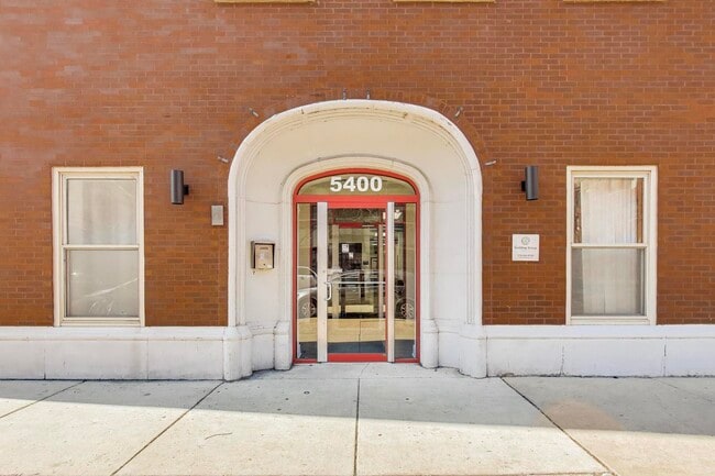Building Photo - 5400 S Harper Ave