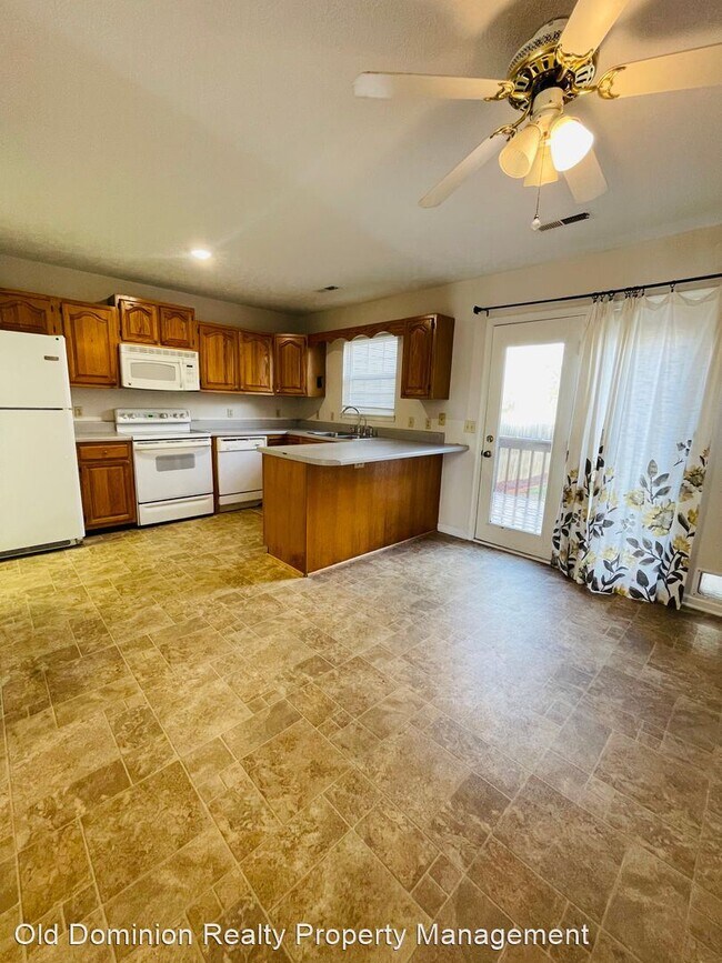 Building Photo - 3 br, 1.5 bath House - 879 Northfield Court