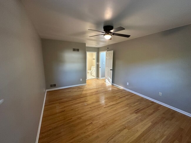 Building Photo - Stunning Single Family Home in “The Knolls”