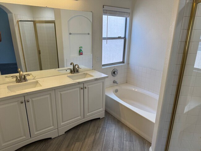 Building Photo - New flooring and kitchen. No neigbors behi...