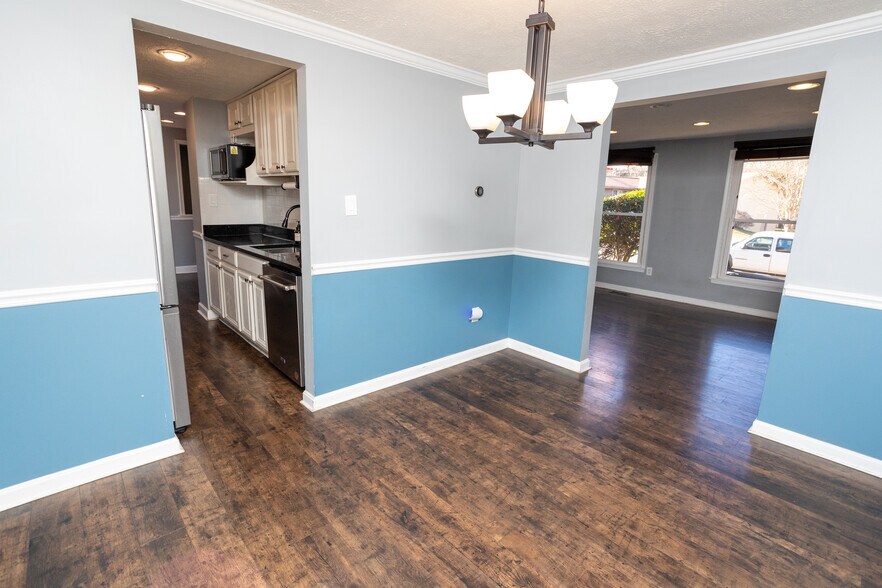 Building Photo - 16003 Fairway Dr