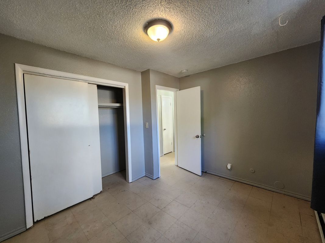 Building Photo - 1363 Mobile St