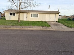 Building Photo - Two Bedroom Home in Aumsville