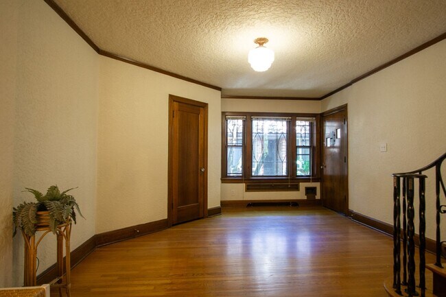 Building Photo - LOOK & LEASE! Stunning 1930s Townhouse in ...