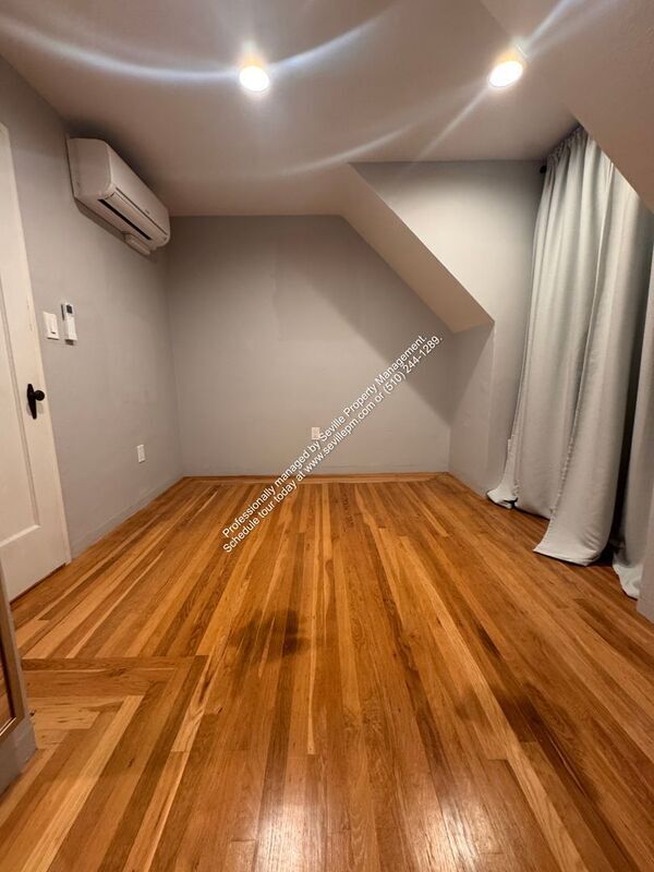 Building Photo - 7850 Crest Ave