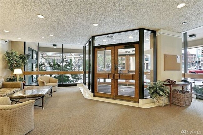 Building Photo - Brand new renovated 1 bedroom, 1 bath cond...