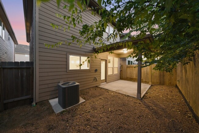 Building Photo - 8663 Cedardale Park Dr