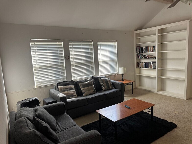 Building Photo - 10507 Cypresswood Dr