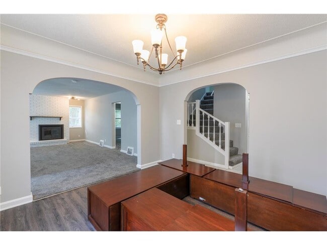 Building Photo - 11020 W River Rd