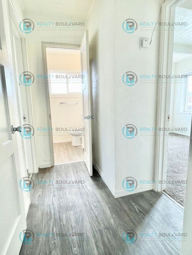 Building Photo - Amazing 2 Bedroom- Come see this adorable ...