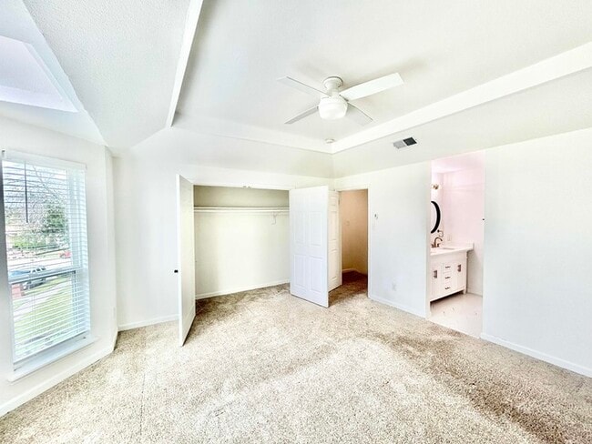 Building Photo - 1512 Mayfair Dr
