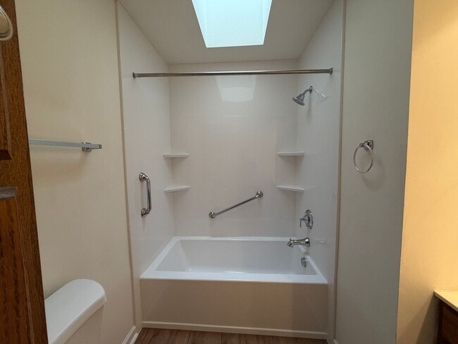 Building Photo - Quiet Neighborhood Updated 3BR Townhouse in Lancaster