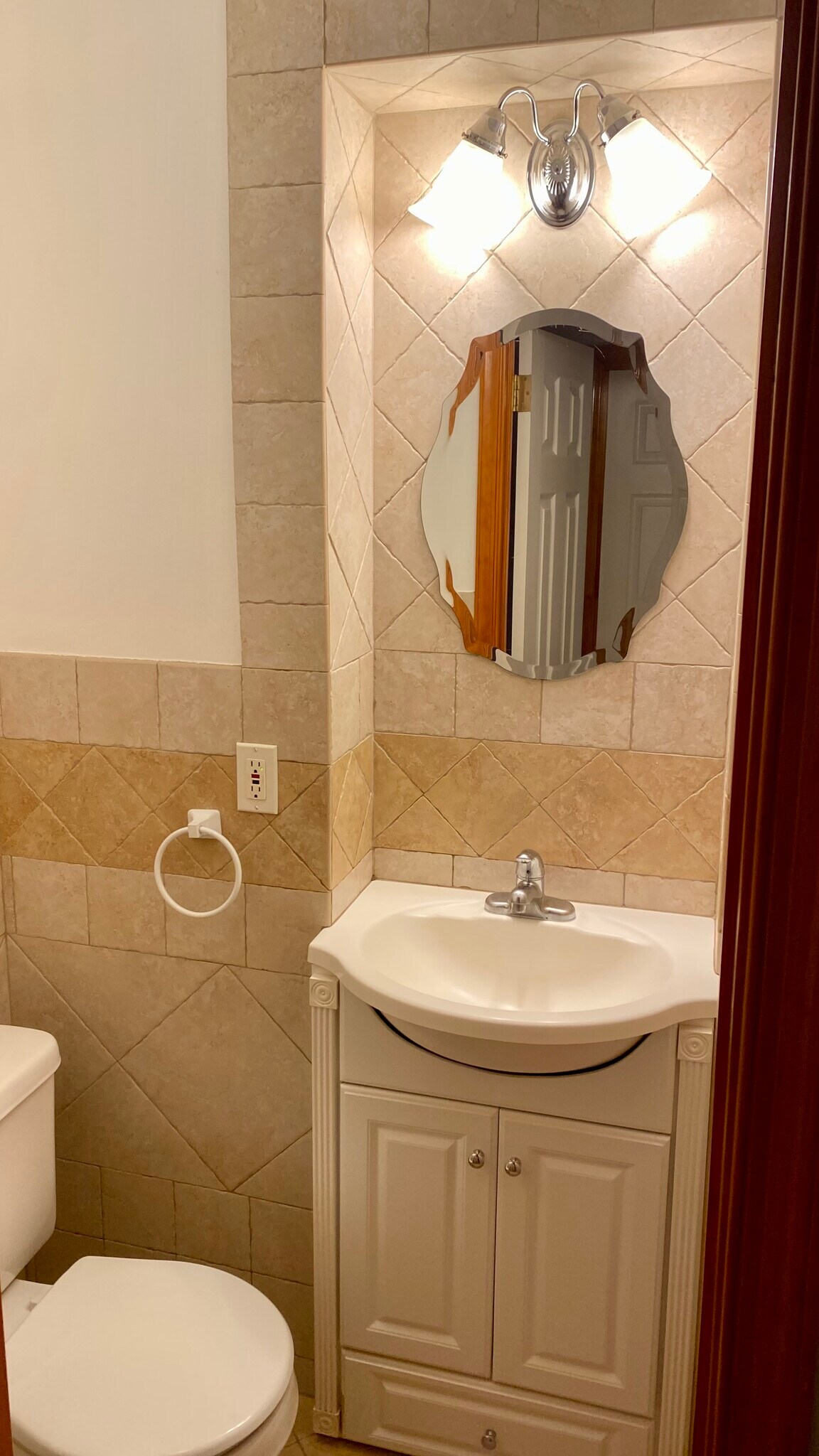 Building Photo - 2223 Noble St