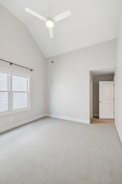 Building Photo - 2310 Vaulx Ln