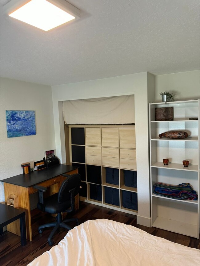 Building Photo - The Urban Sanctuary an adorable SHORT OR L...