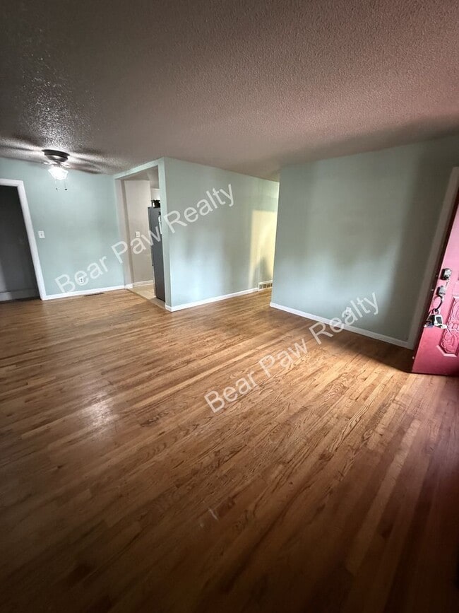 Building Photo - 116 King Ct